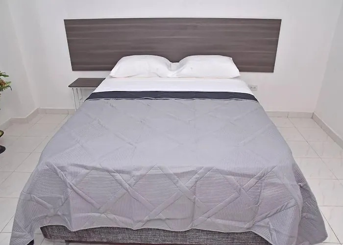 Cozy 1Br Apt Walking Distance To Airport/Beach